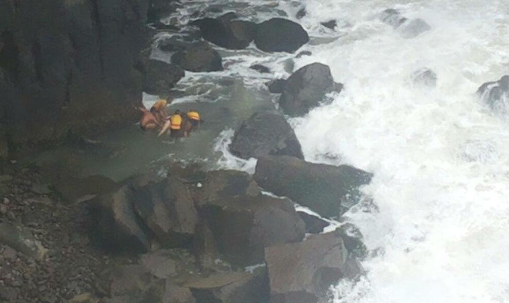Mulher morre ao cair do Morro das Furnas, em Torres