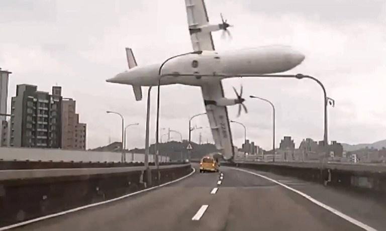 Acidente a&eacute;reo em Taiwan causa 11 mortes  