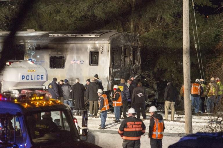 Sobe para sete o n&uacute;mero de mortos em choque de trem e autom&oacute;vel perto de Nova York 