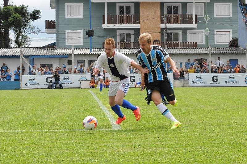 Marcelo Hermes prev&ecirc; briga sadia por lateral do Gr&ecirc;mio