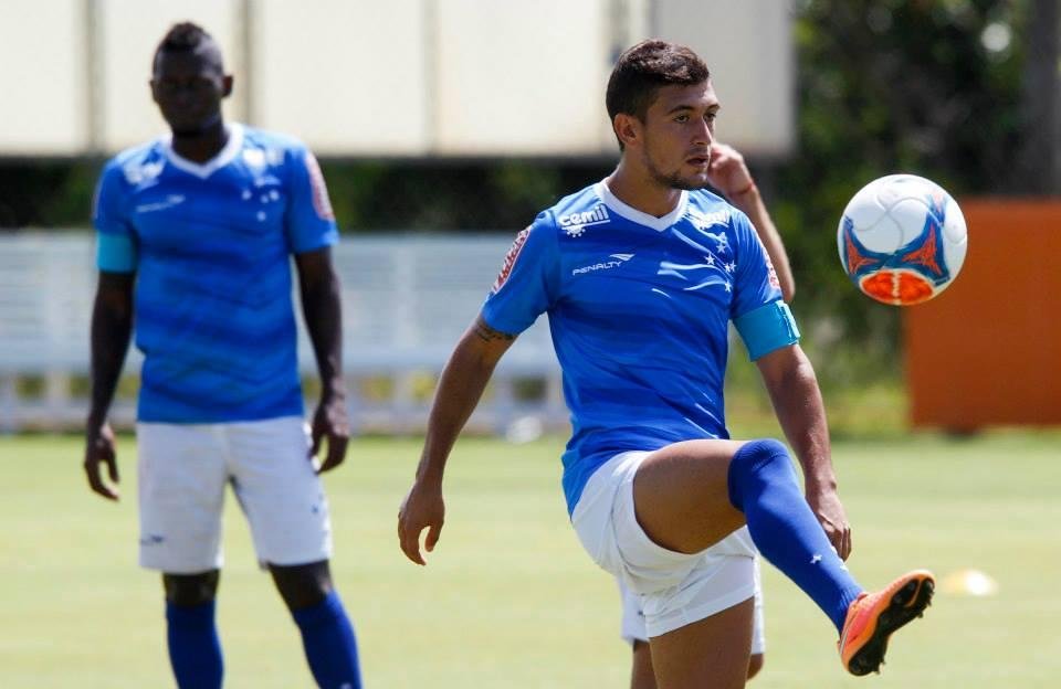 De Arrascaeta &eacute; regularizado e deve estrear pelo Cruzeiro no domingo