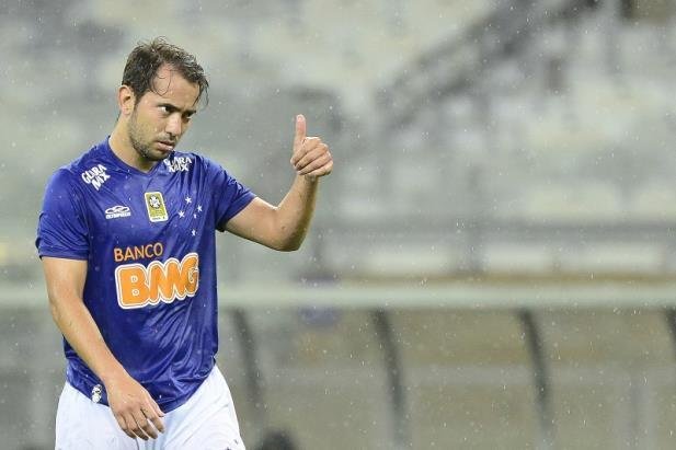 Meia espera que desempenho no Cruzeiro influenciem Dunga