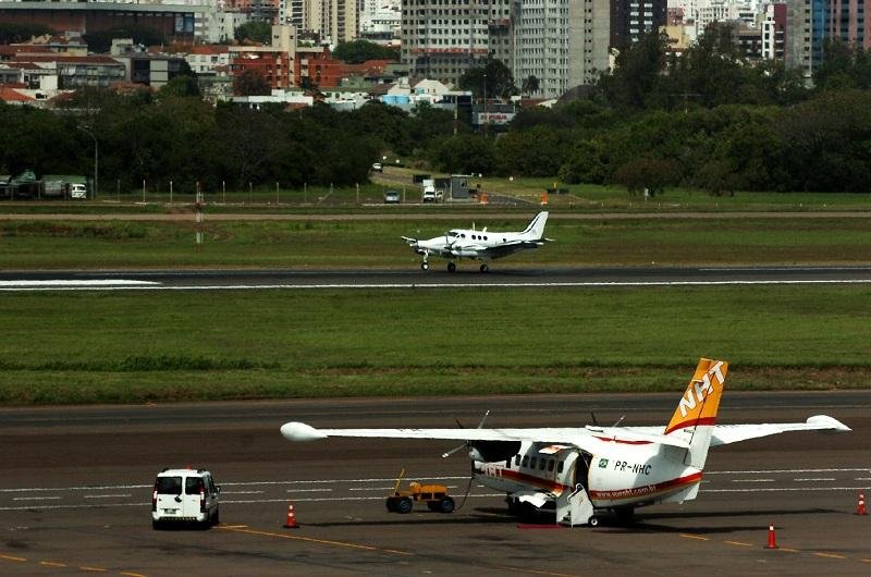 Abertura do processo de licita&ccedil;&atilde;o para amplia&ccedil;&atilde;o da pista ser&aacute; analisada na pr&oacute;xima reuni&atilde;o