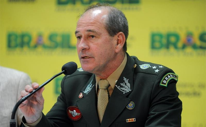 General Fernando Azevedo e Silva n&atilde;o justificou oficialmente sua decis&atilde;o
