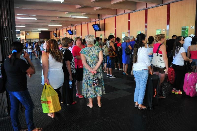 Expectativa &eacute; de que 75 mil pessoas deixem Porto Alegre no Carnaval