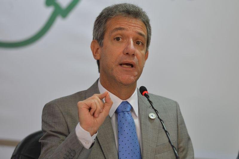Crise h&iacute;drica contribuiu para aumento de casos de dengue, diz ministro