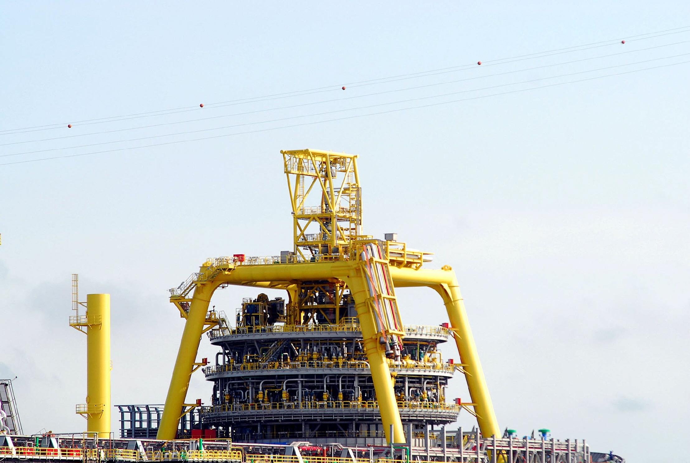Chegada do casco da Plataforma P-53 ao Porto de Rio Grande em 2007