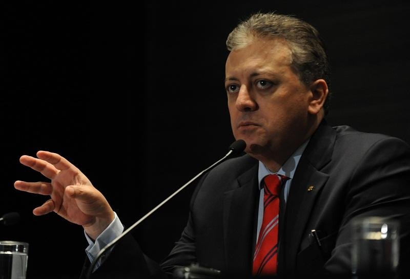 Bendine assume presid&ecirc;ncia da Petrobras sem processo de transi&ccedil;&atilde;o