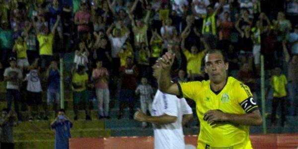 Paulo Baier estreou com gol e vit&oacute;ria