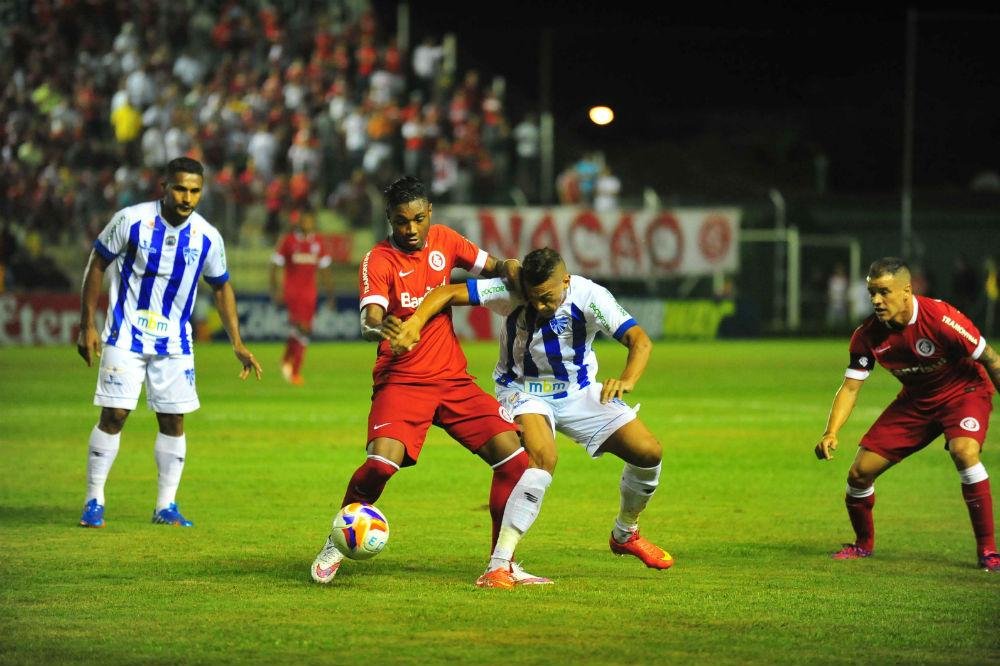Diretor lamenta falta de gols e v&ecirc; Inter em evolu&ccedil;&atilde;o 