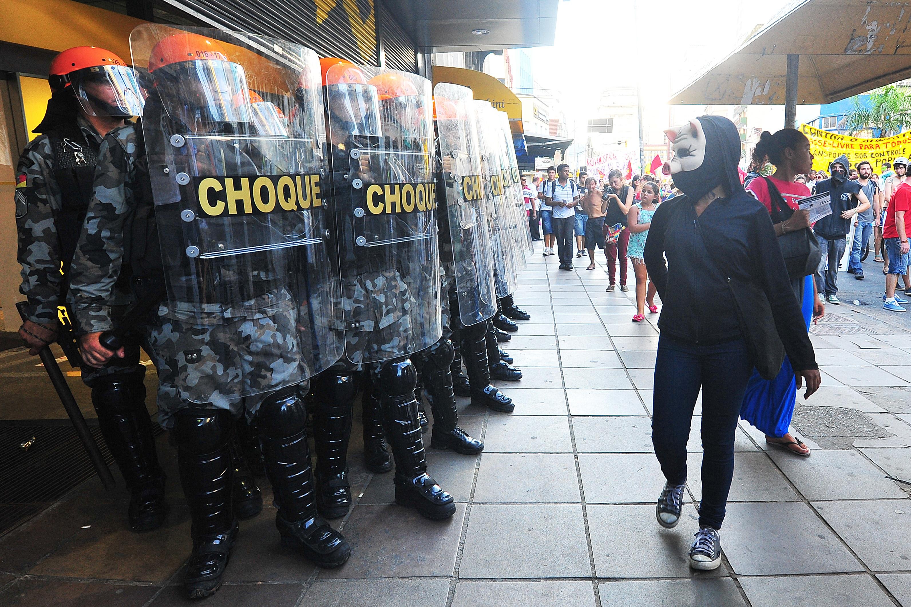 Batalh&atilde;o de Opera&ccedil;&otilde;es Especiais (BOE) da Brigada Militar acompanhou de perto o protesto