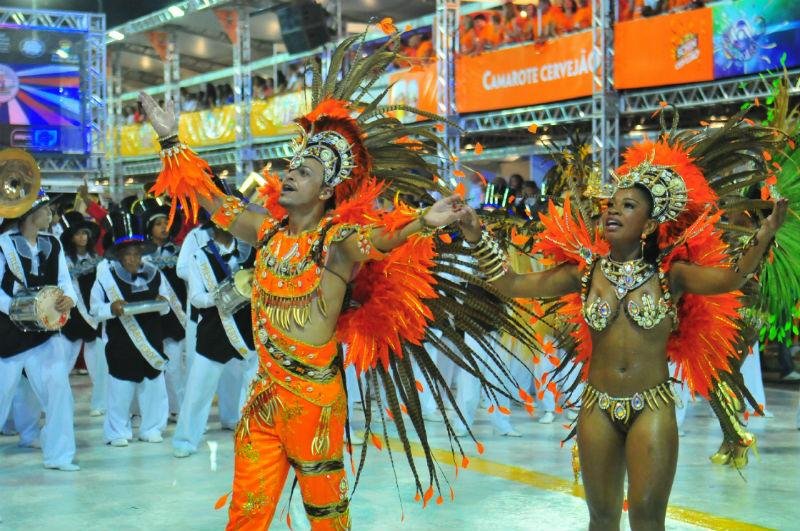 Cinco escolas abrem carnaval em Porto Alegre