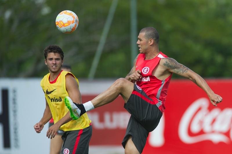 Aguirre encaminha Inter com R&eacute;ver e Anderson para enfrentar o Caxias