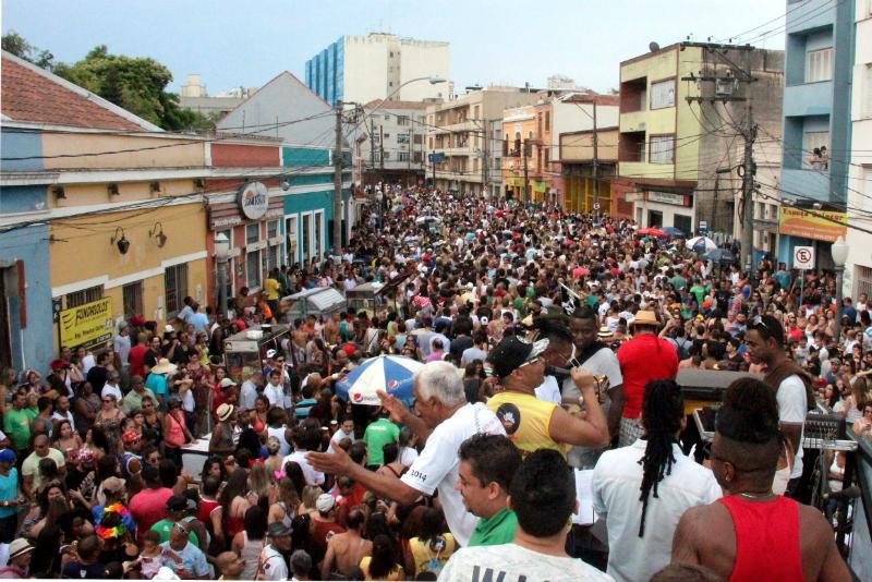 Blocos de rua agitam Porto Alegre neste s&aacute;bado 