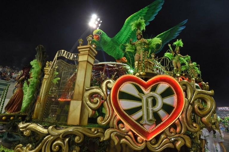 Mancha Verde homenageia Palmeiras e critica presidente 