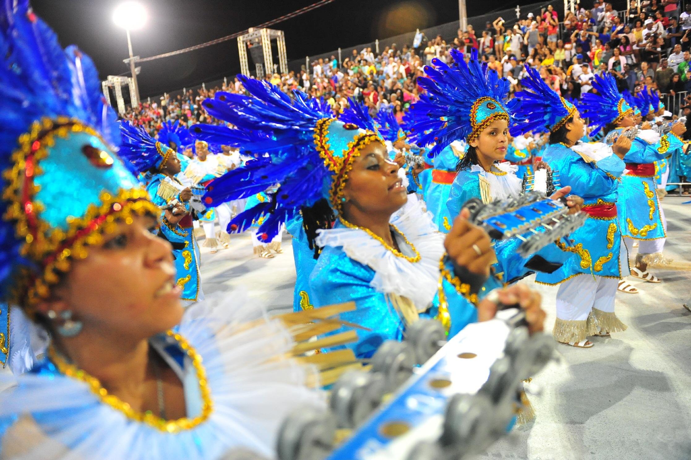 Rio, Nig&eacute;ria e Cuba s&atilde;o enredos do segundo dia de Carnaval 