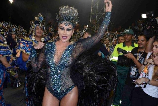 Madrinha da Bateria, Dani Bolina &eacute; um dos destaques da escola