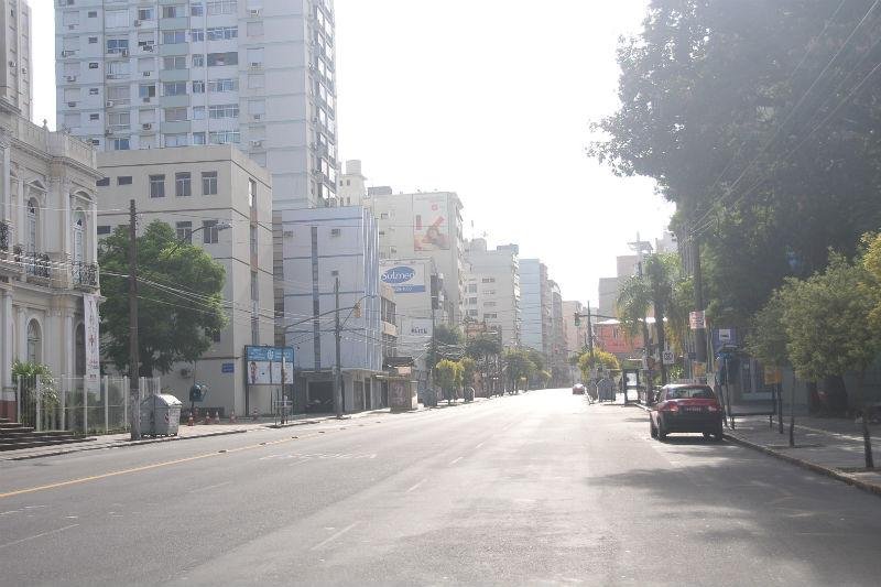 Avenidas de Porto Alegre ficaram sem carros e sem tr&acirc;nsito