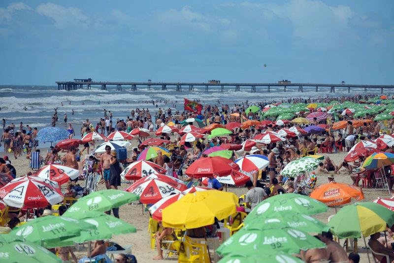 Sol t&iacute;mido n&atilde;o atrapalha dia agrad&aacute;vel no Litoral Norte