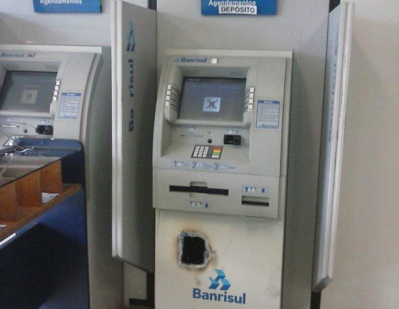 Equipamento foi danificado com um ma&ccedil;arico