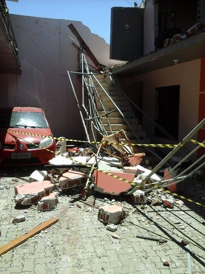 Impacto da explos&atilde;o provocou danos num raio a cerca de 50 metros de dist&acirc;ncia