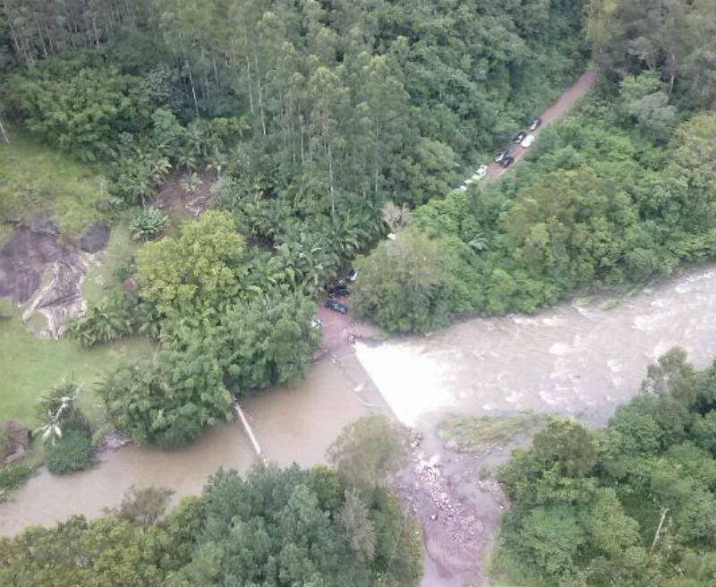 For&ccedil;a da correnteza rompeu ponte em Maquin&eacute;