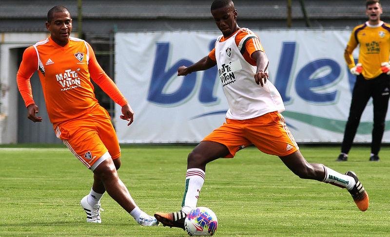 Segundo M&aacute;rio Bittencourt, dire&ccedil;&atilde;o tricolor ficou de fazer outra oferta pelo jogador