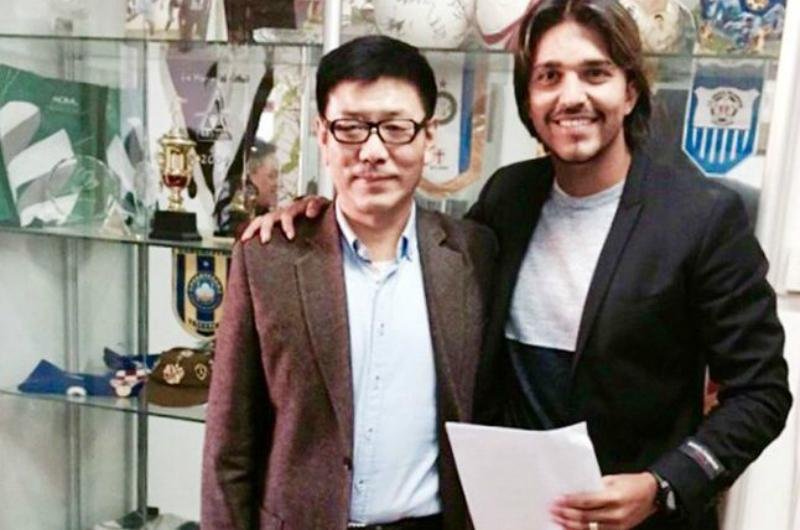 Atacante firmou v&iacute;nculo por duas temporadas