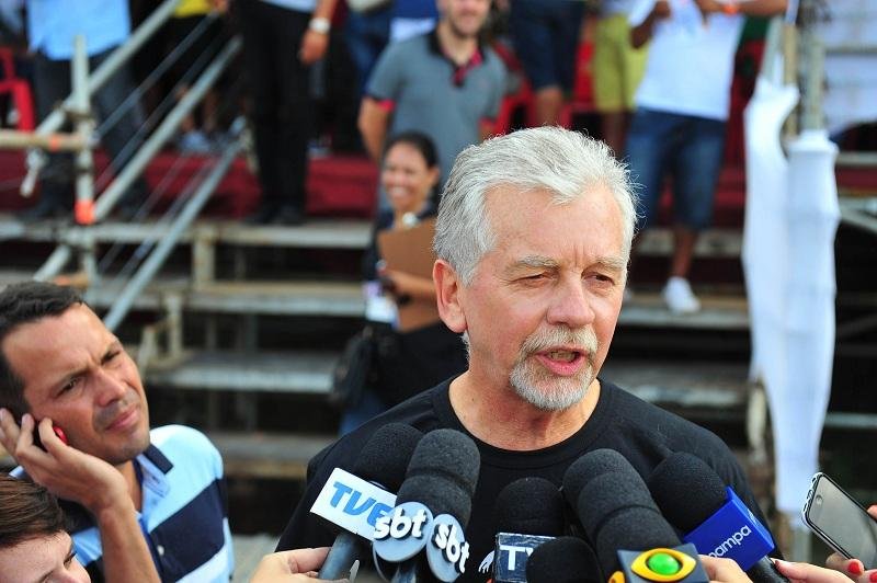 Jos&eacute; Fortunati demite secret&aacute;rio da Sa&uacute;de ao vivo