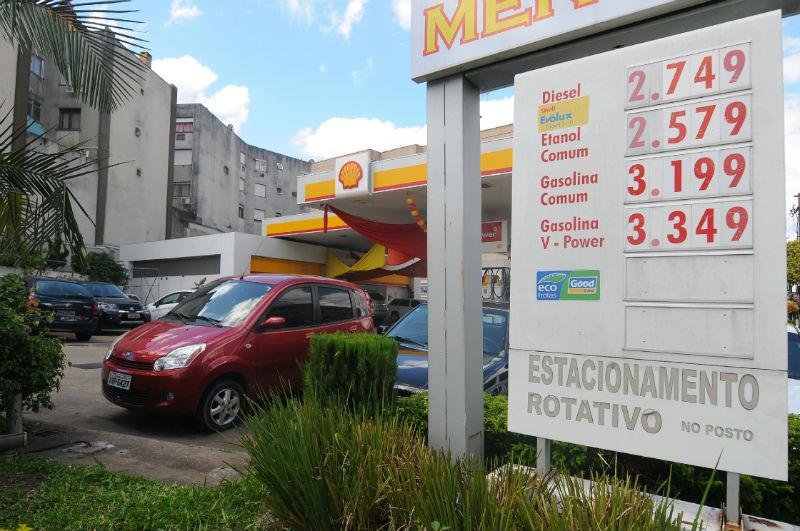 Pre&ccedil;o da gasolina teve forte alta no in&iacute;cio do m&ecirc;s