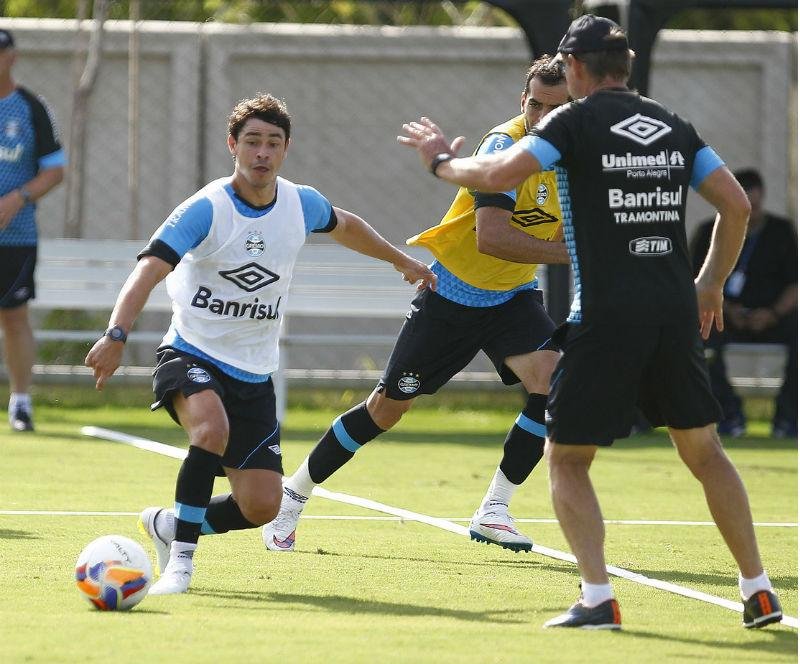 Giuliano deve ser op&ccedil;&atilde;o no banco de reservas contra o Juventude, na segunda-feira