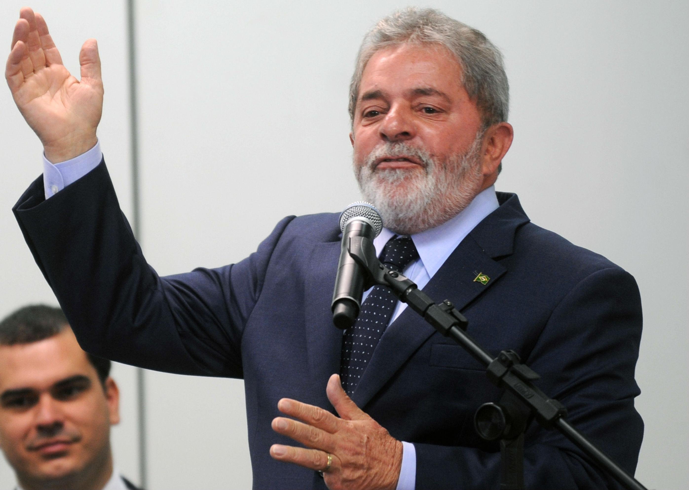 Construtoras e ex-presidente Lula negam terem se reunido