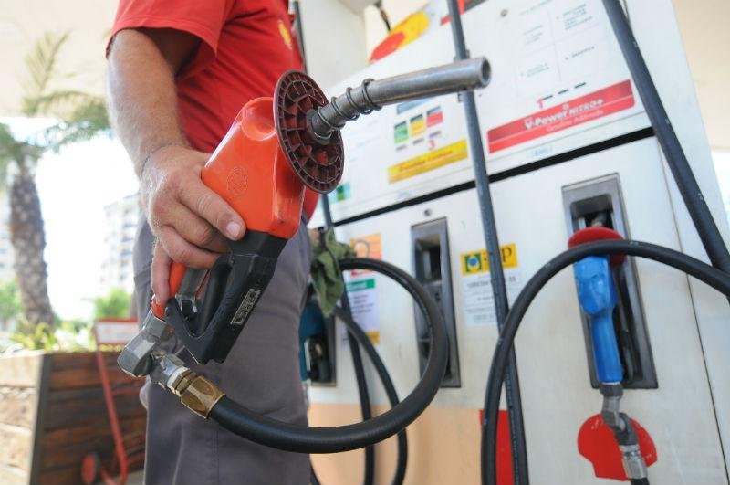 Mais de 240 postos da cidade aumentaram os pre&ccedil;os acima do reajuste autorizado pelo governo federal
