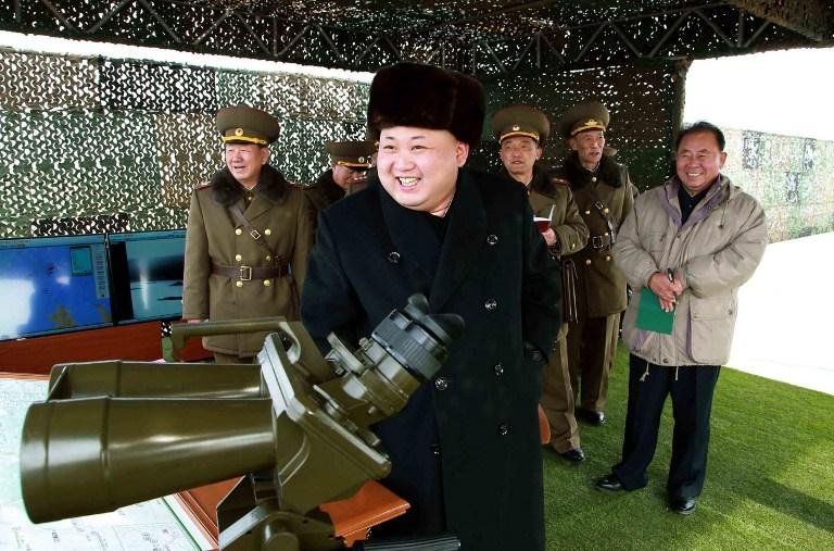 L&iacute;der norte-coreano supervisiona exerc&iacute;cios militares na fronteira mar&iacute;tima