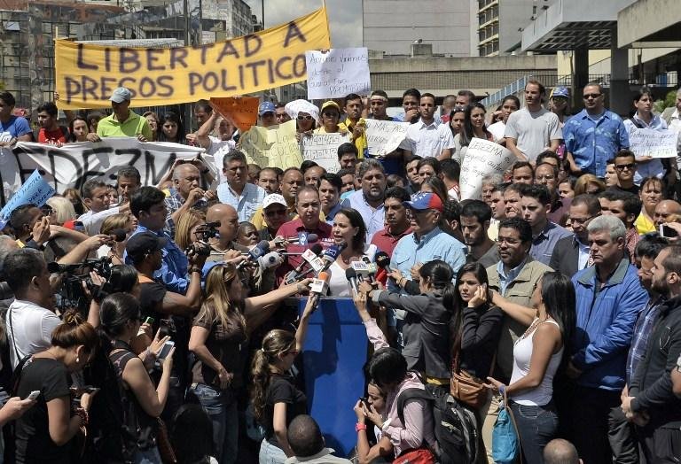 Manifestantes protestaram contra pris&atilde;o de prefeito