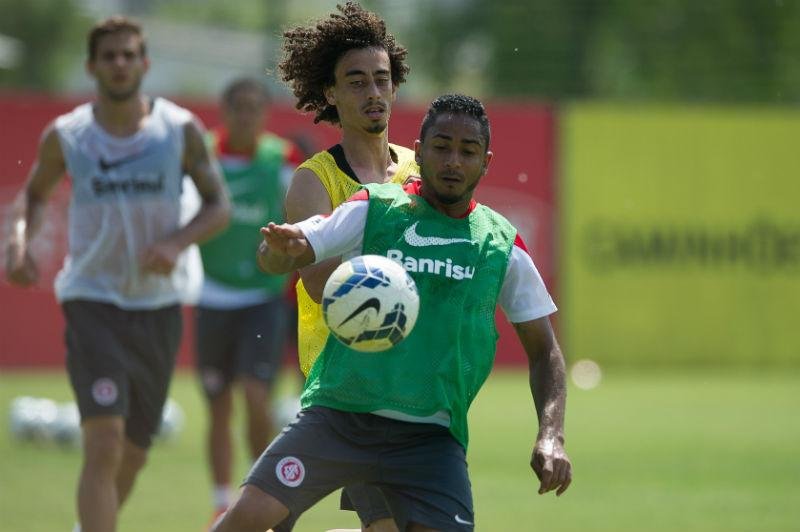 Aguirre confirma Inter com Jorge Henrique e Nico Freitas 