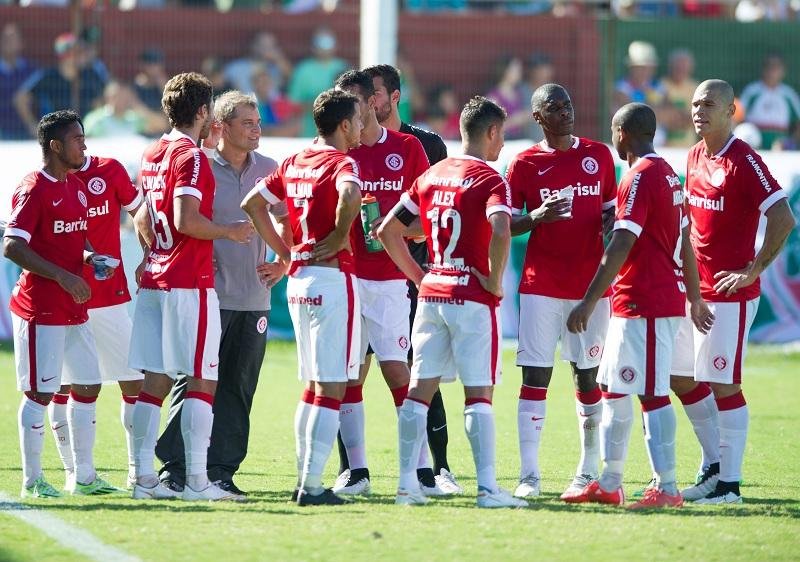 Aguirre gostou do desempenho da equipe, mas lamentou chances perdidas