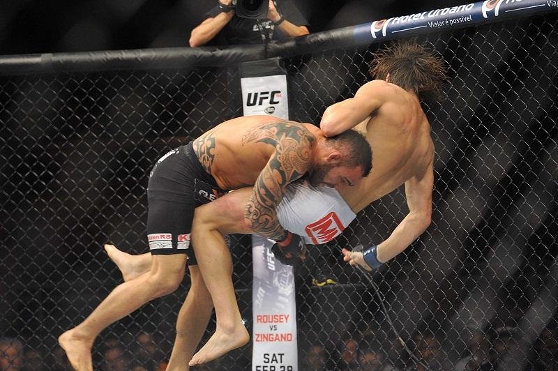 Argentino Santiago Ponzinibbio, de cal&ccedil;&atilde;o preto, contou com amplo apoio da torcida presente no Gigantinho