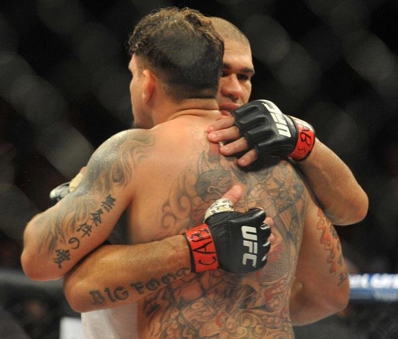 Frank Mir venceu Ant&ocirc;nio Pez&atilde;o com apenas 1min40seg de luta no Gigantinho
