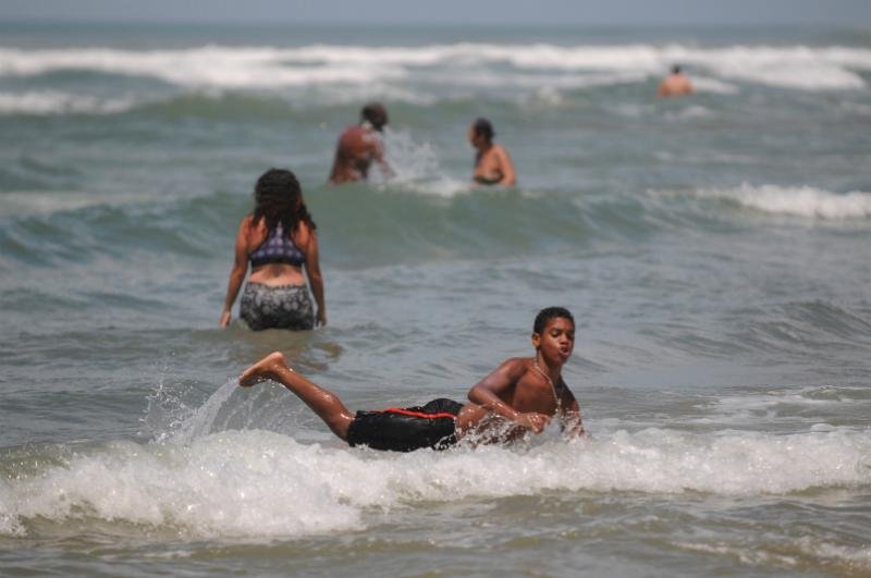 Semana come&ccedil;a com tempo bom no Litoral Norte