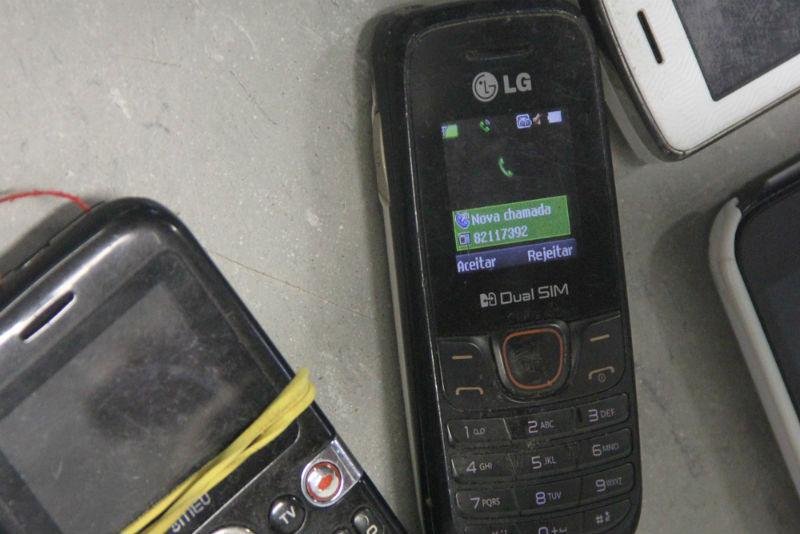 Telefones celulares apreendidos durante a&ccedil;&atilde;o em Os&oacute;rio