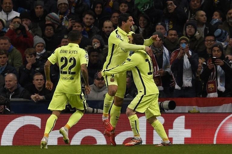 Su&aacute;rez marcou os dois gols do Barcelona