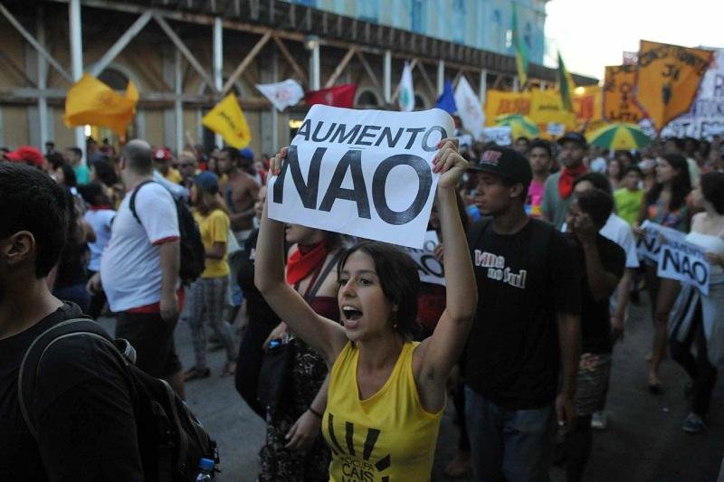 Centro de Porto Alegre tem novo protesto contra aumento nas tarifas