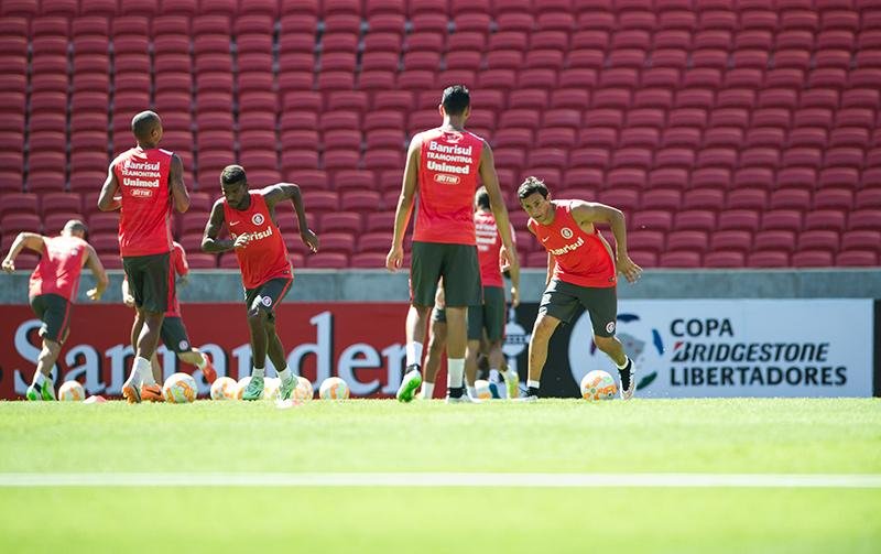 Inter fez treino fechado para definir substituto de Nilmar 