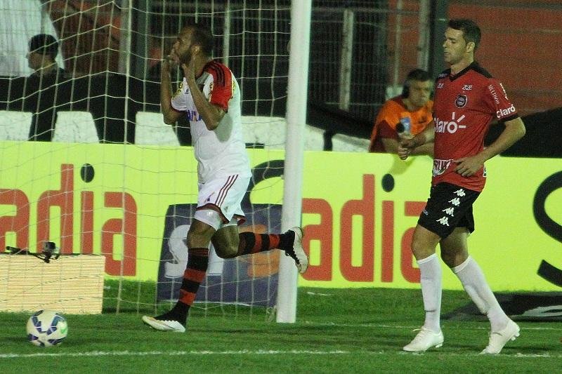 Alecsandro abriu o placar