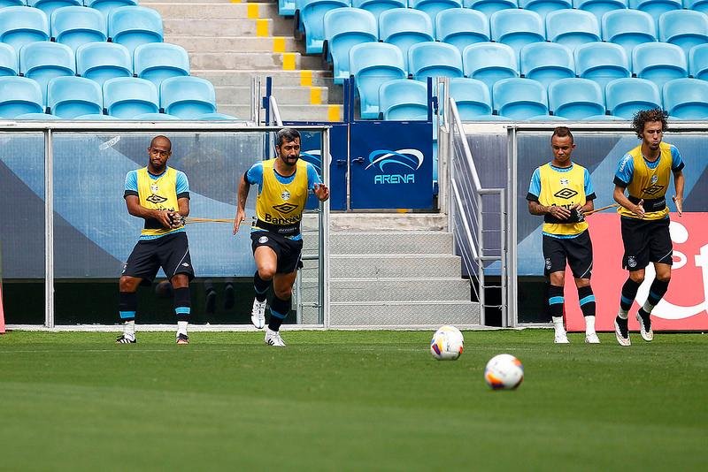 Everton treinou entre os titulares nesta quinta-feira