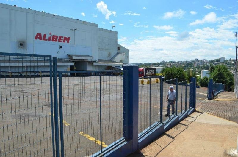 Devido os bloqueios nas rodovias a empresa deixou de abater, pelo menos, seis mil su&iacute;nos