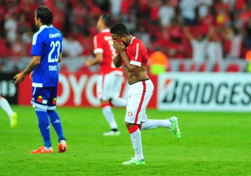 Jorge Henrique chorou ap&oacute;s segundo gol e, na sa&iacute;da de campo, pediu compreens&atilde;o da torcida