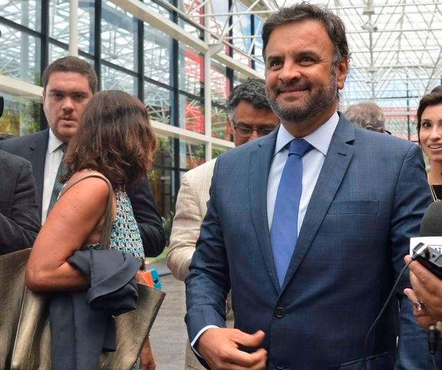 A&eacute;cio diz que rumor de que tem o nome na lista de Janot &eacute; piada 