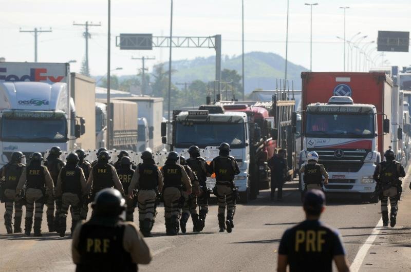 Retirada de caminhoneiros nesta sexta gerou tumulto